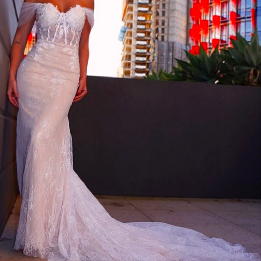 NWT Sz 16W off white wedding gown